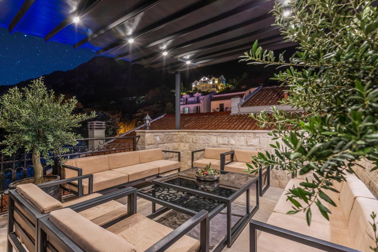 Apartment Dekaderon Lux Kotor