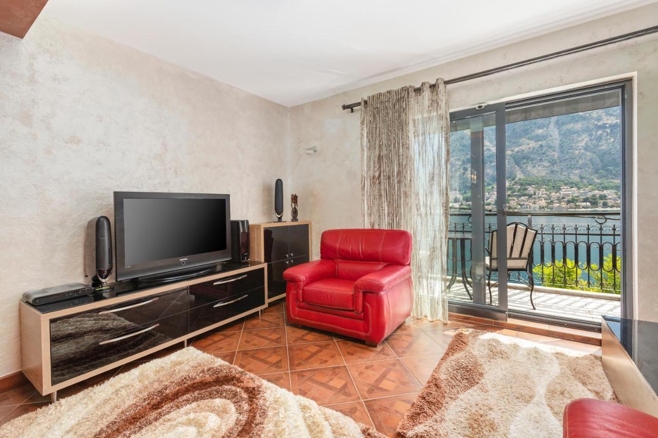 Dekaderon Lux Apartment