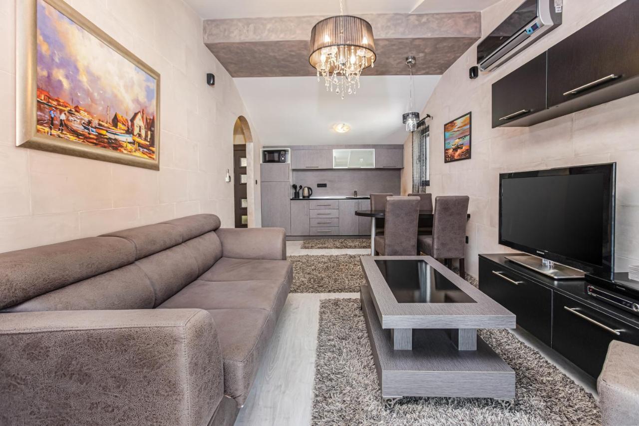 Dekaderon Lux Apartment
