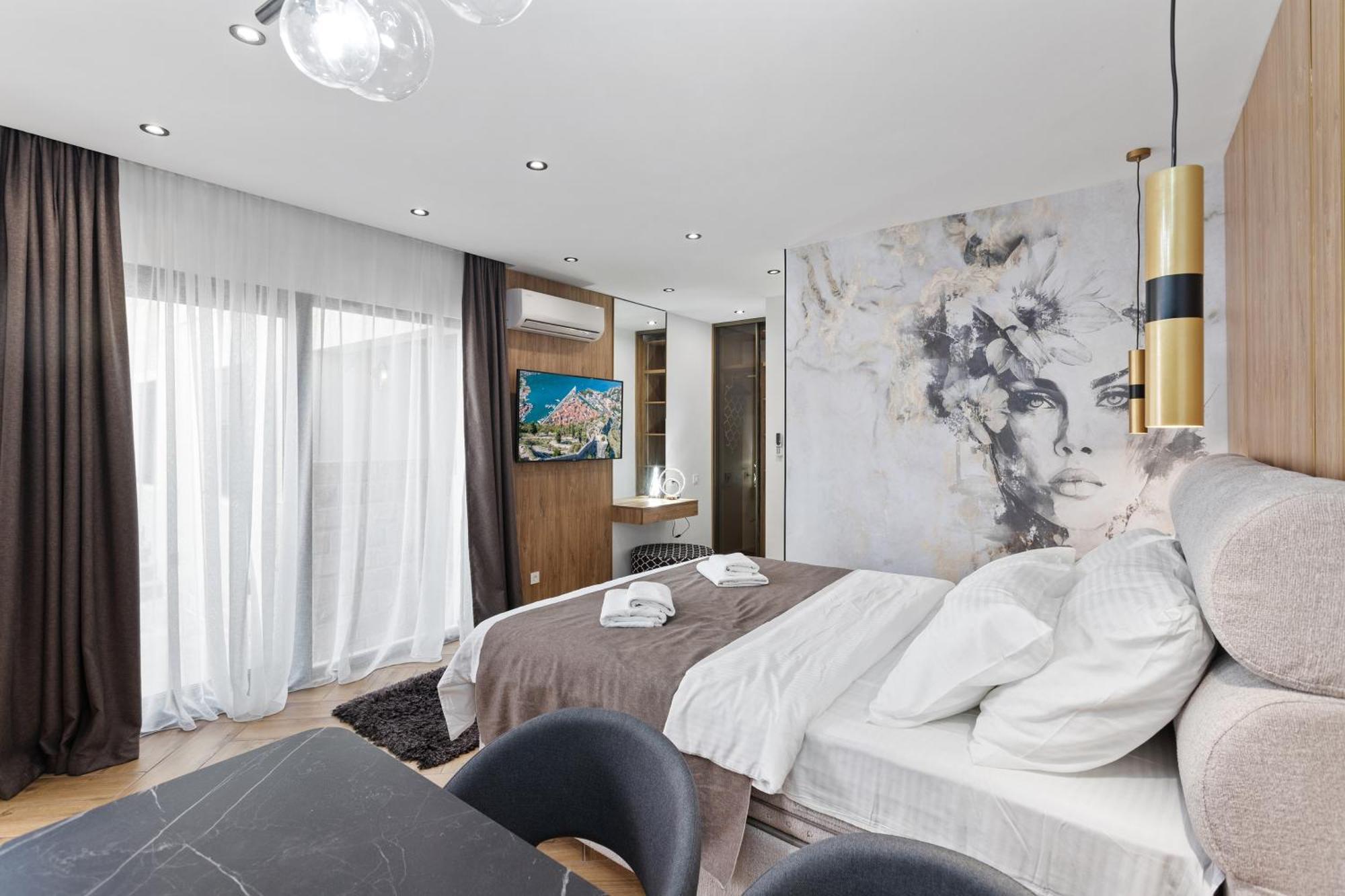 Apartment Dekaderon Lux Kotor