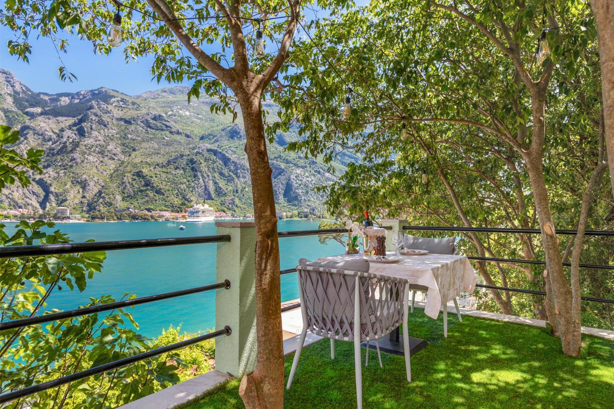Apartment Dekaderon Lux