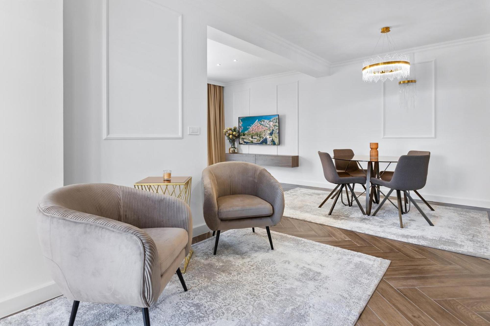 Apartment Dekaderon Lux *