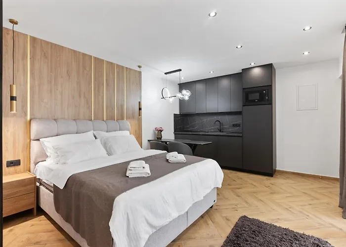 Dekaderon Lux Apartments