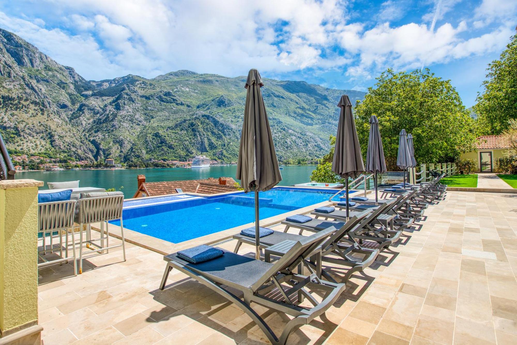 Dekaderon Lux * Cattaro